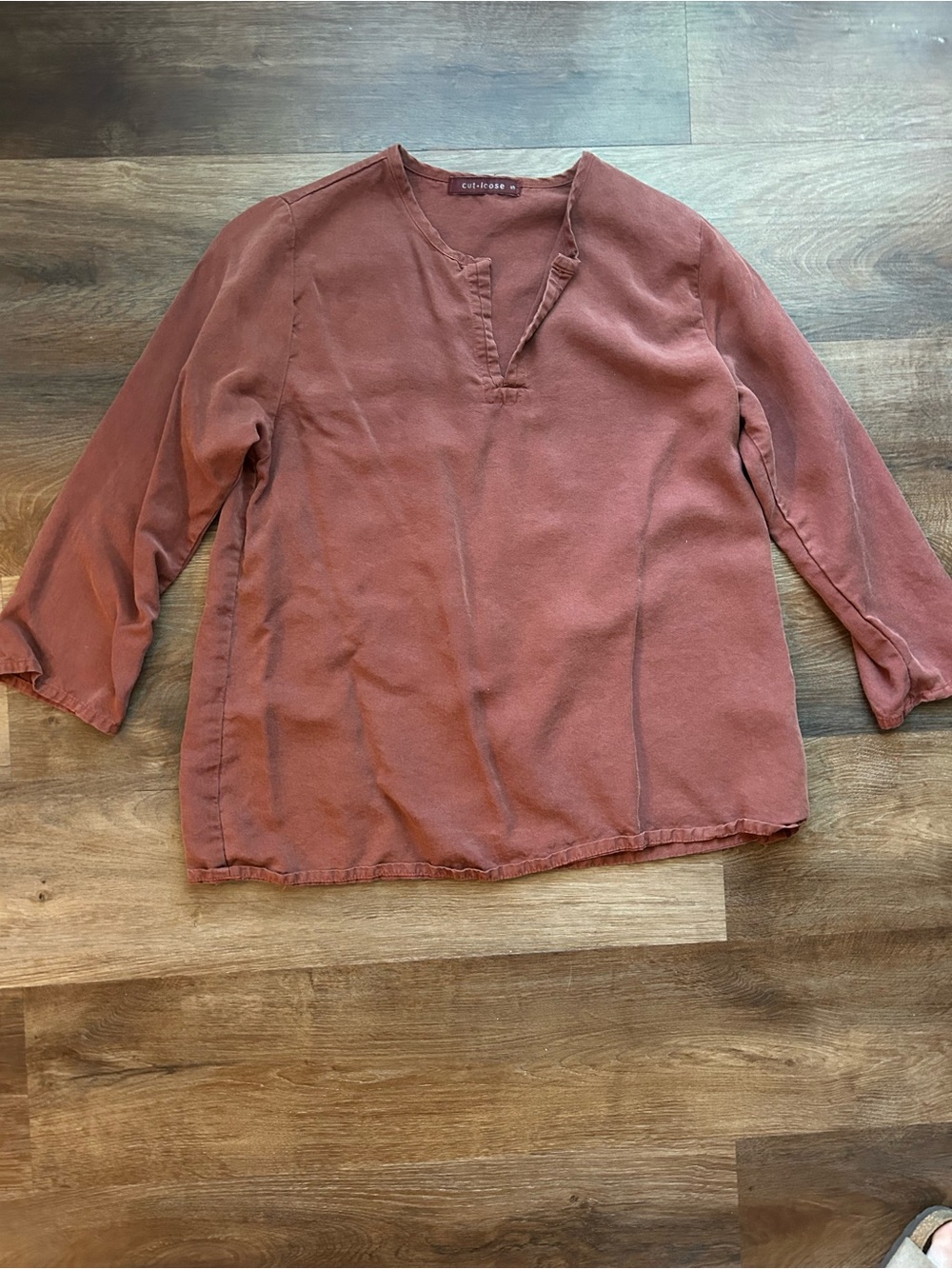 Cut Loose Rust Split Neck Top Women's Small